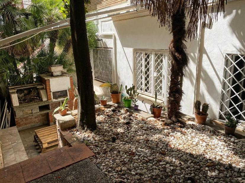 Apartment Loft With Little Backyard And Patio Rom